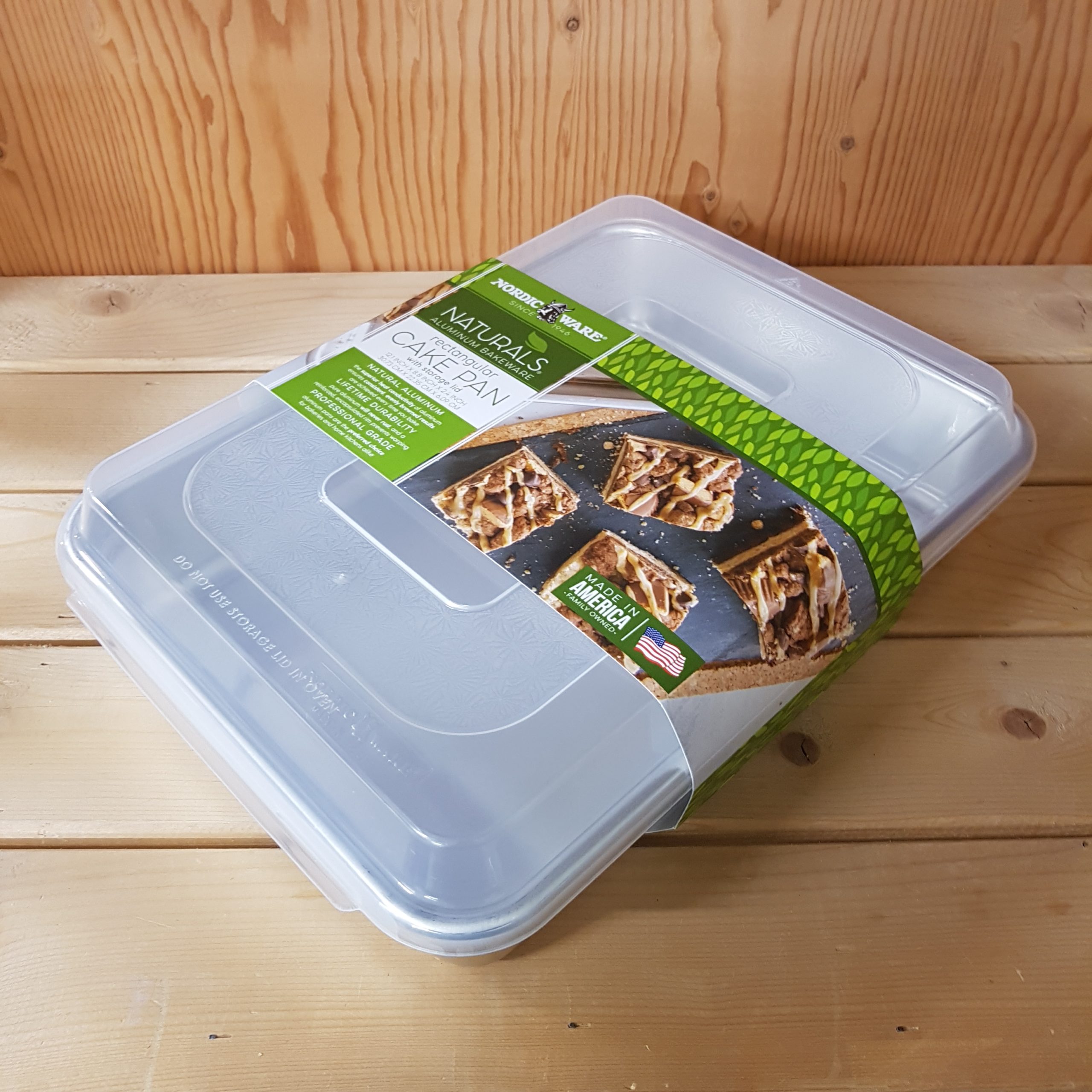 Cake pan with cover discount